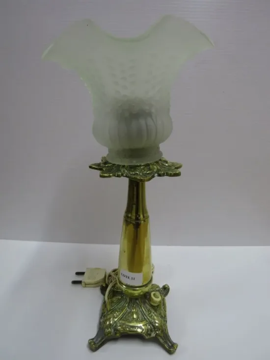 Lote 11 - Lote 11 - Portatil en bronce con  tulipa