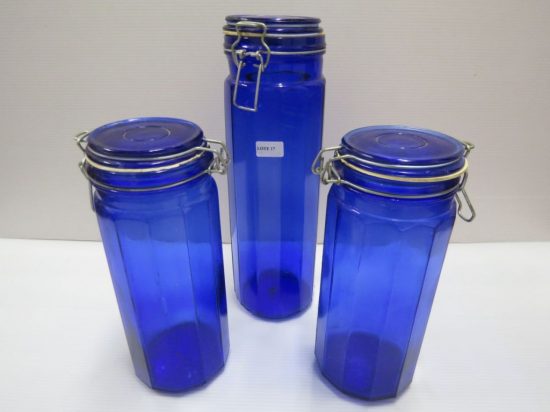 Lote 17 - Lote 17 - 3 bollones de vidrio azules con tapa selladora