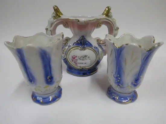 Lote 18 - Lote 18 - Juego de 3 adornos en loza