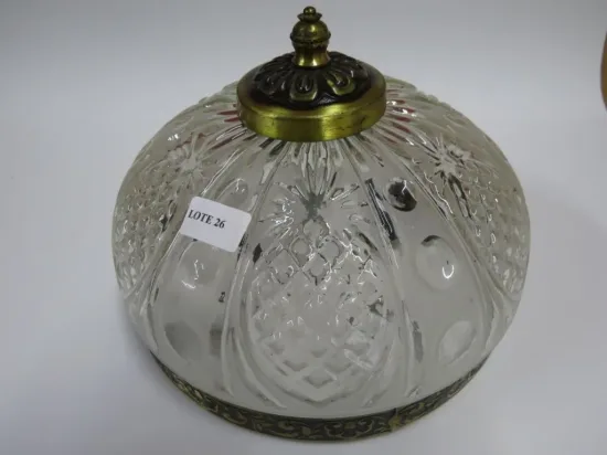 Lote 26 - Lote 26 - Artefacto de iluminacion de techo en vidrio labrado