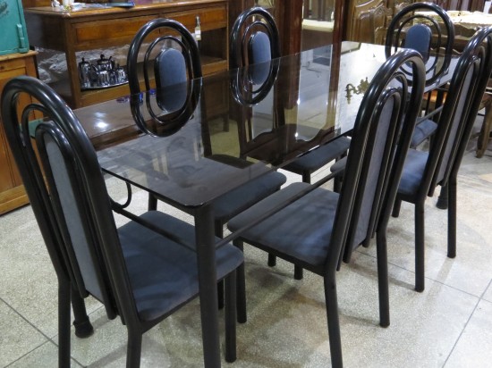 Lote: 43 - Lote: 43 - Juego de comedor (mesa en hierro y vidrio+ 6 sillas tapizadas)