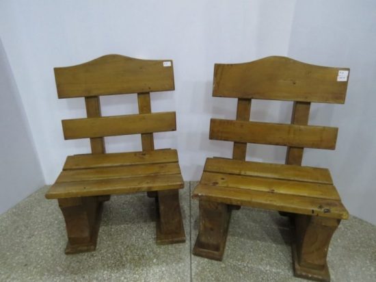Lote: 34 - Lote: 34 - 2 sillas materas en  madera