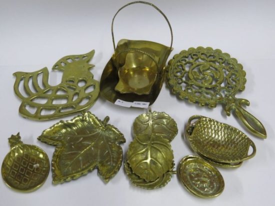 Lote: 181 - Lote: 181 - 2 posa fuentes en bronce + 11 piezas en bronce