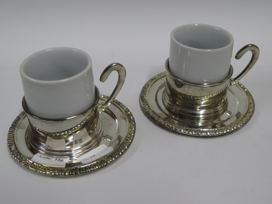 Lote: 156 - Lote: 156 - 2 tazas de café  de loza y metal