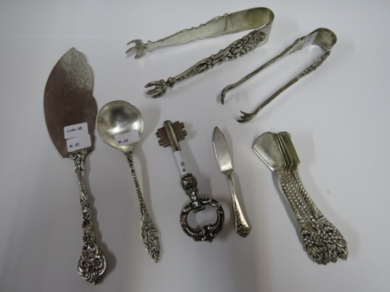 Lote: 49 - Lote: 49 - Lote de 2 pinzas de hielo + 6 cucharas de postre + 1 detapador + cuchara para salsa + 1 pala de postre