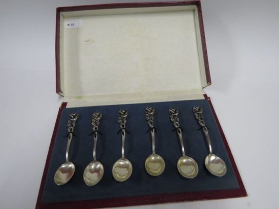 Lote: 50 - Lote: 50 - Juego de 6 cucharitas de plata 90 con estuche