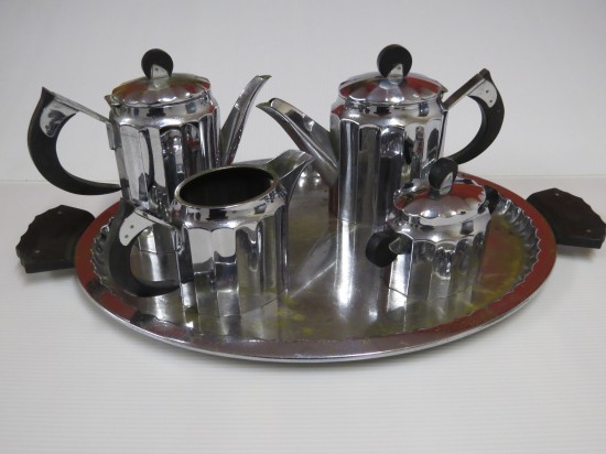 Lote: 54 - Lote: 54 - Juego de té y café art deco en metal