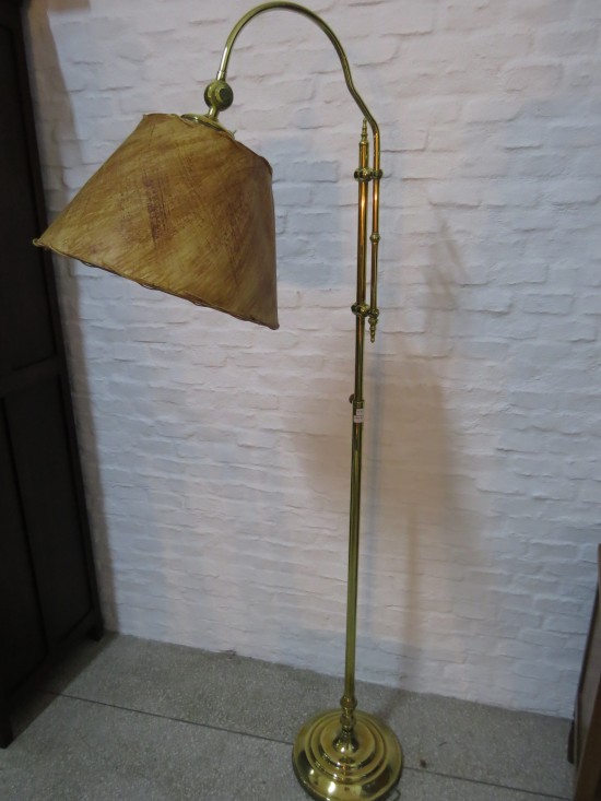Lote: 16 - Lote: 16 - Lámpara de piel de bronce  con pantalla