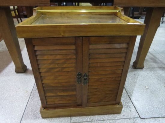 Lote: 13 - Lote: 13 - Mesita en madera con espejo