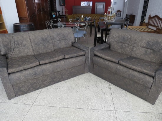 Lote: 33 - Lote: 33 - Juego de living (1 sillón 3 cuerpos+ 1 sillon 2 cuerpos) )