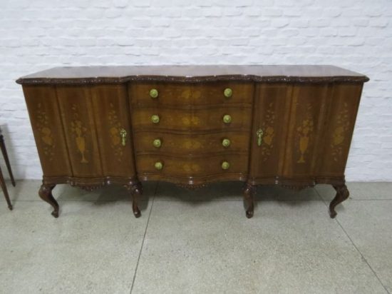 Lote: 179 - Lote: 179 - 1 aparador estilo Frances con marqueteri con herrajes de bronce