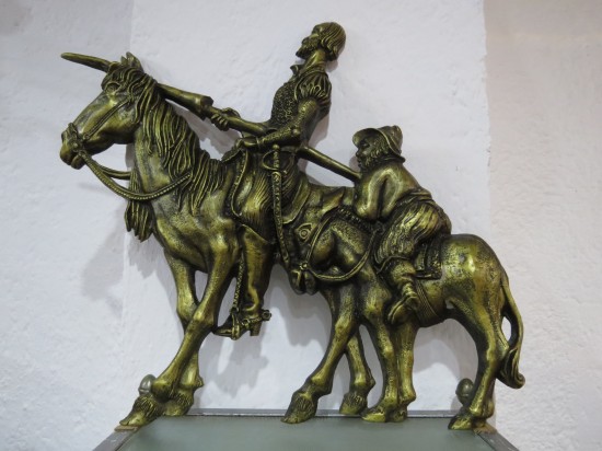 Lote: 136 - Lote: 136 - Figura de Quijote y Sancho Panza en yeso