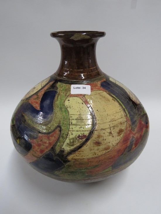 Lote: 34 - Lote: 34 - Jarrón en ceramica decorado