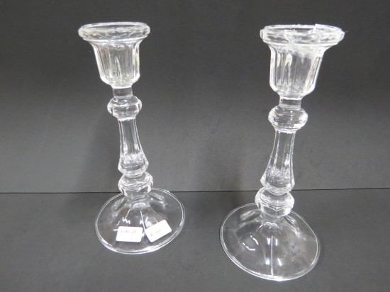 Lote: 25 - Lote: 25 - 2 candelabros de cristal