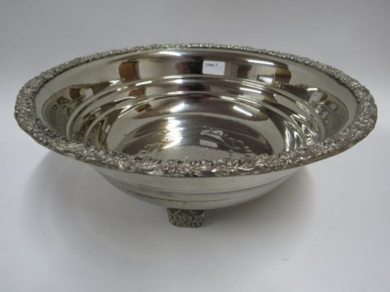 Lote: 7 - Lote: 7 - Centro de mesa de metal platinado