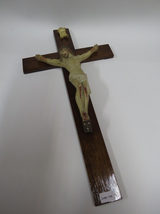 Lote: 110 - Lote: 110 - Crucifijo en madera