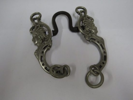 Lote: 114 - Lote: 114 - Freno en metal blanco selledo 