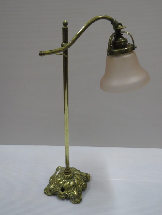 Lote: 19 - Lote: 19 - 1 lampara de bronce con opalina