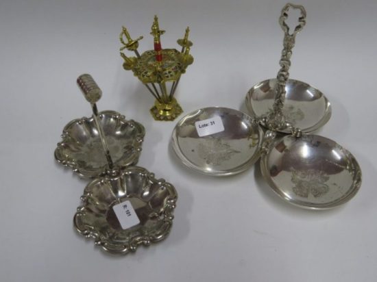 Lote: 18 - Lote: 18 - Copetinero con espada de toledo + copetinero con baÃ±o de plata