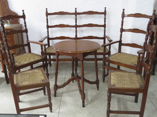 Lote: 101 - Lote: 101 - Juego de sala en madera con asientos en totora + mesa de sala