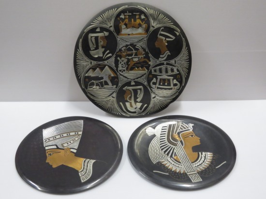 Lote: 80 - Lote: 80 - 3 platos de bronce en relieve Egipcios