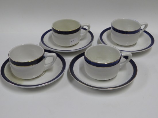 Lote: 115 - Lote: 115 - Juego de té en loza colores blanca y azul