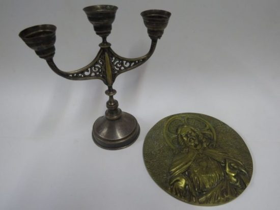 Lote: 10 - Lote: 10 - Candelabro de 3 velas + cristo en bronce
