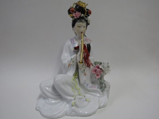 Lote: 121 - Lote: 121 - Figura dama china