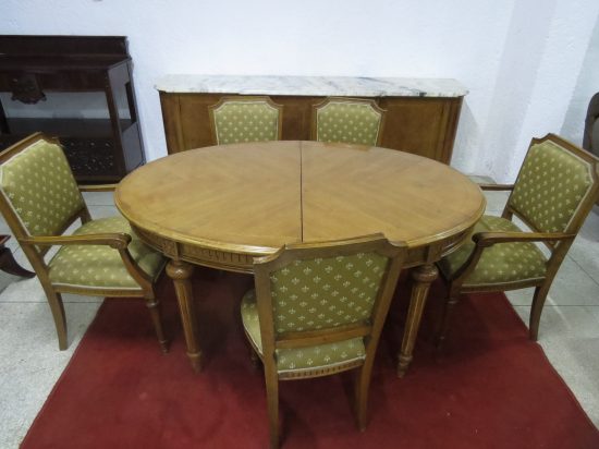 Lote: 81 - Lote: 81 - Juego de comedor Luis XVI compuesto por Mesa con 4 sillas y 2 butacas y aparador con marmol
