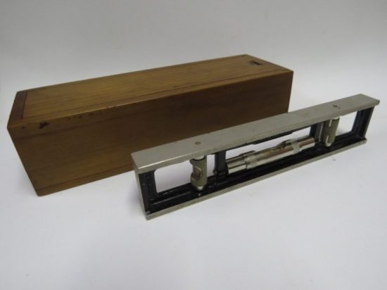 Lote: 71 - Lote: 71 - Nivel con estuche de madera