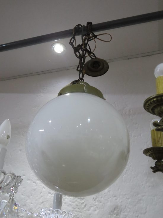 Lote: 84 - Lote: 84 - Artefacto de bronce con tulipa globo