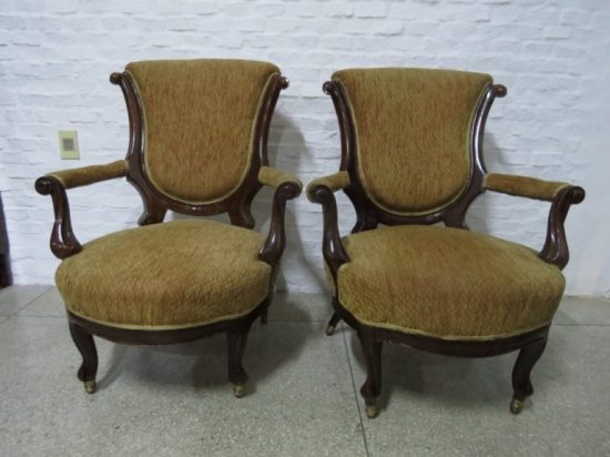 Lote: 106 - Lote: 106 - 2 Butacas Victorianas en caoba tapizadas