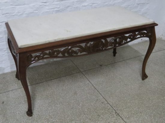 Lote: 55 - Lote: 55 - Mesa de sala Francesa