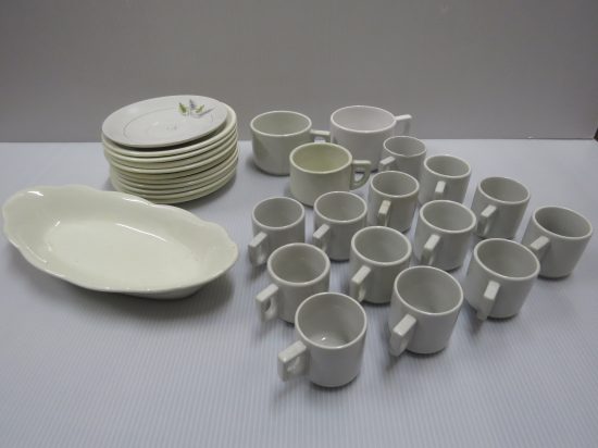 Lote: 125 - Lote: 125 - Lote de 13 tazas de cafe, 3 tazas grandes, 10 platos de postre, 1 salsera