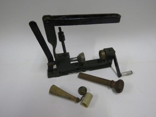 Lote: 68 - Lote: 68 - Maquina para cargar cartuchos