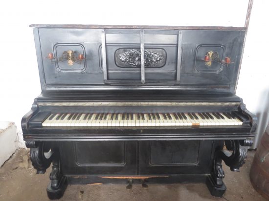 Lote: 106 - Lote: 106 - Piano frontal Frances 