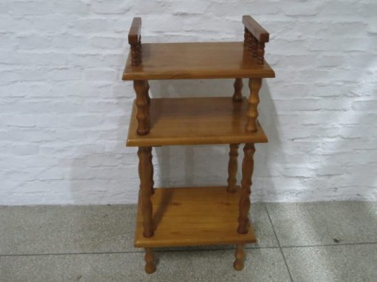 Lote: 21 - Lote: 21 - Mesa para teléfono