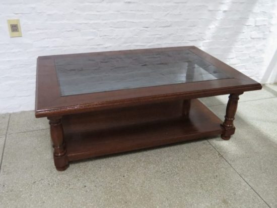 Lote: 90 - Lote: 90 - Mesa de sala en madera y mesada con vidrio