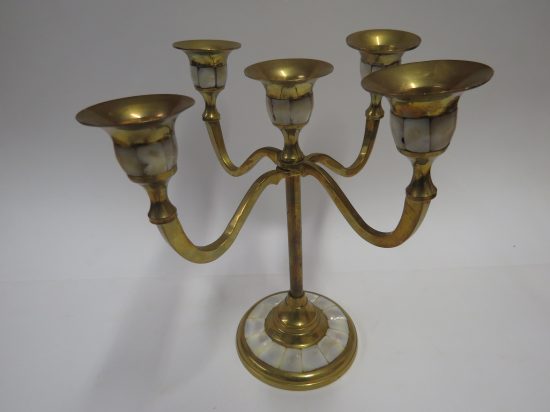 Lote: 18 - Lote: 18 - Candelabro de 5 velas en bronce e incrustaciones en nacar