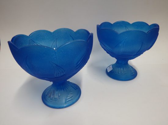 Lote: 121 - Lote: 121 - Par de copas de vidrio tallado azul