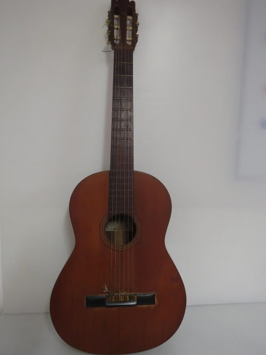 Lote: 96 - Lote: 96 - Guitarra criolla marca 