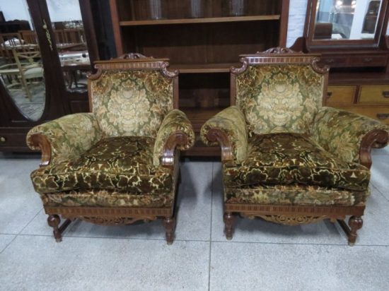 Lote: 70.B - Lote: 70.B - Par de butacas estilo Tudor