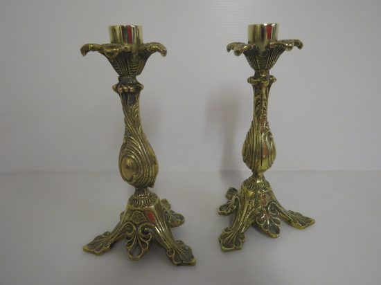 Lote: 78 - Lote: 78 - Par de candelabros de bronce