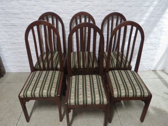 Lote: 56 - Lote: 56 - 6 sillas en madera con asiento tapizado