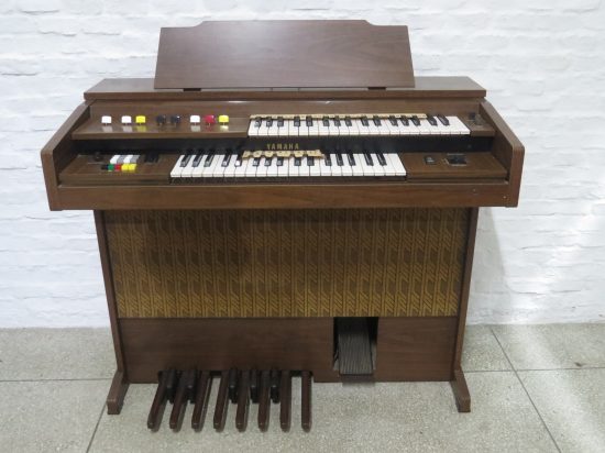 Lote: 62 - Lote: 62 - Organo doble teclado marca 
