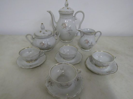 Lote: 116.B - Lote: 116.B - Juego de cafe para 4 pesonas en porcelana 
