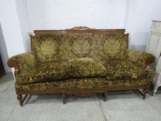 Lote: 67 - Lote: 67 - Sillón de 3 cuerpos estilo Tudor