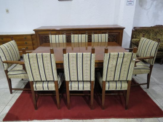 Lote: 68 - Lote: 68 - Juego de comedor Tudor en petiribí