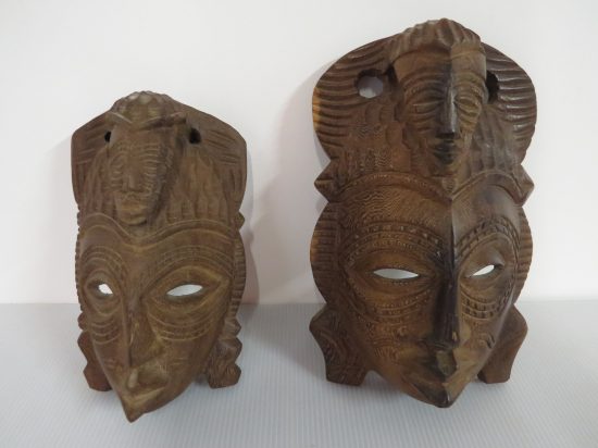 Lote: 79 - Lote: 79 - Par de mascaras talladas en madera