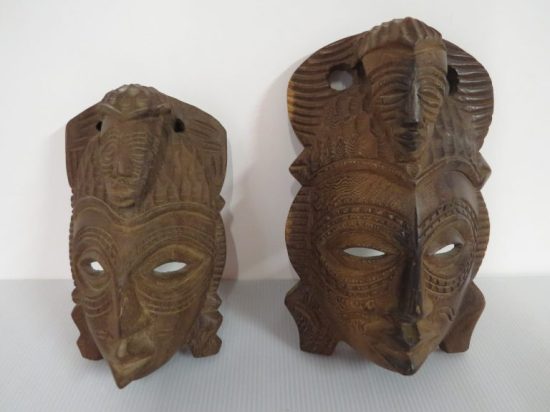 Lote: 79 - Lote: 79 - Par de mascaras talladas en madera